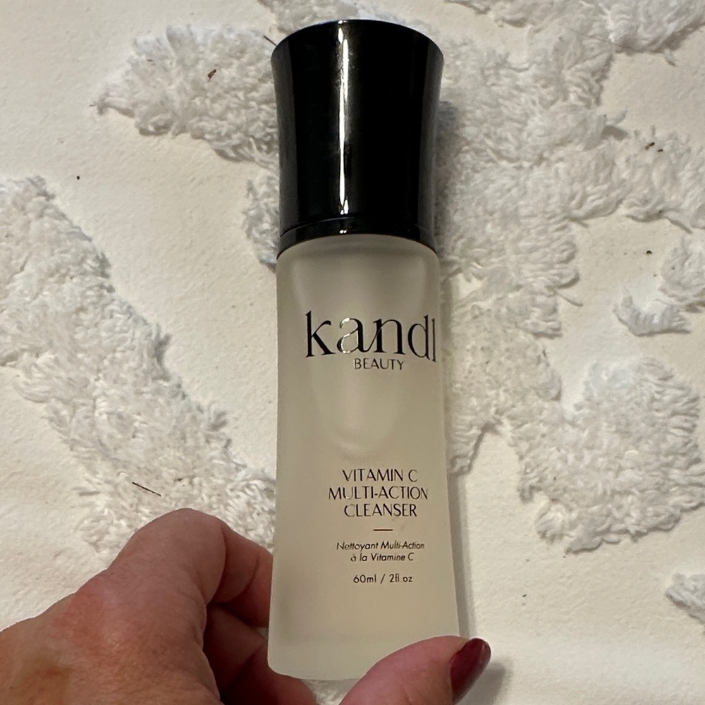 Vitamin C Multi-Action Cleanser - Black and White
